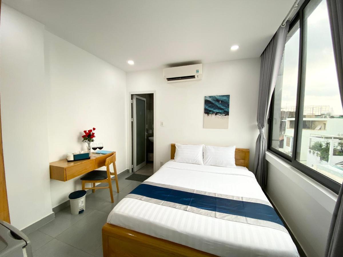 Khách sạn hẻo lánh Away Minh Khai - Serviced