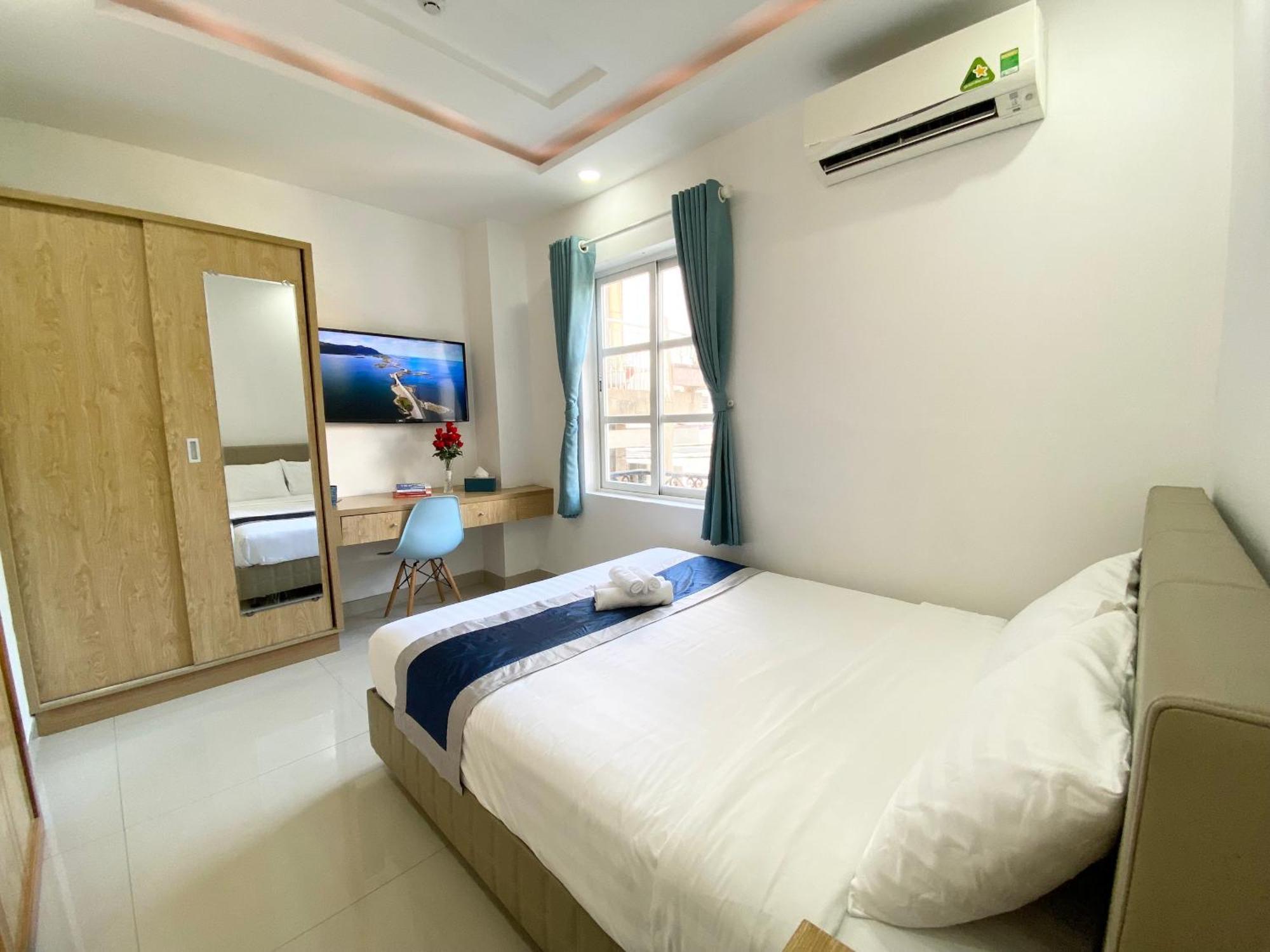 Khách sạn hẻo lánh Away Minh Khai - Serviced *